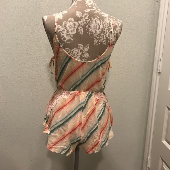 NWT VS Stripe Lace Trim Sleep Romper - Picture 3 of 6